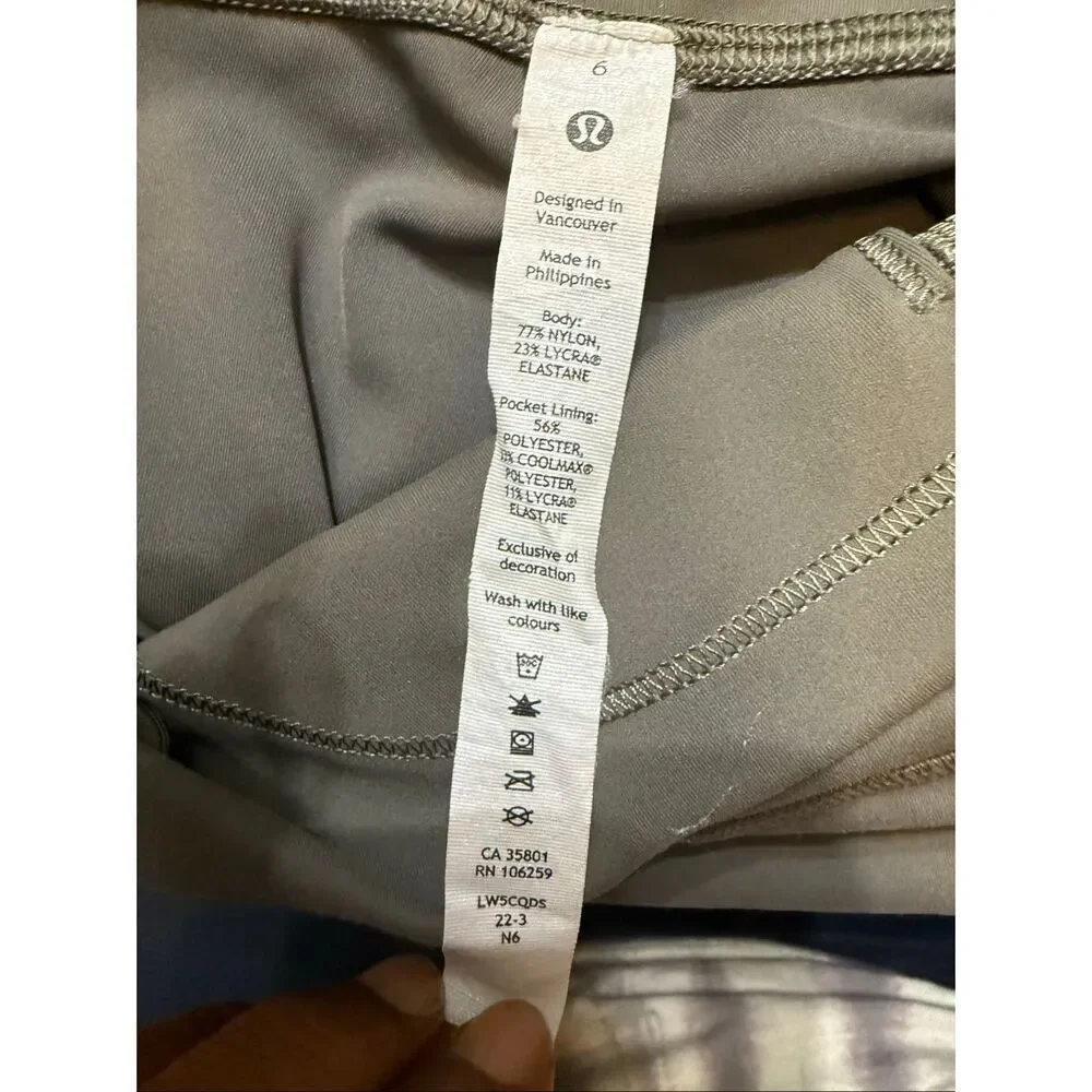 Lululemon Women's Pull On Stretch Athletic Yoga Cropped Leggings Black Size 6 - Picture 9 of 9